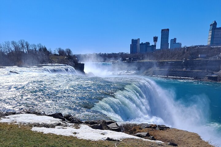 3-Hour 30-Minute Private Guided Tour in Niagara Falls - Photo 1 of 5